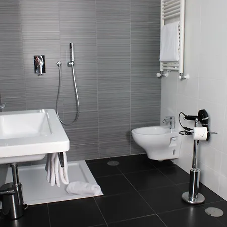 Hotel Leopardi 4*